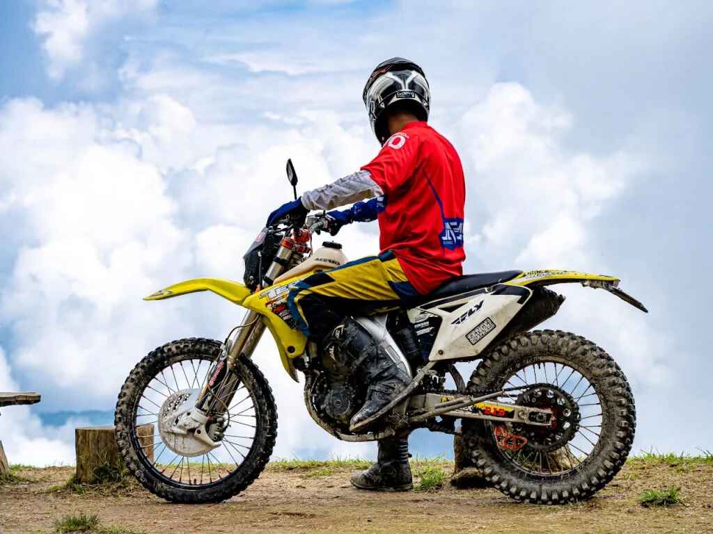 What Safety Precautions Should Beginners Take When Riding A 125cc Dirt Bike?